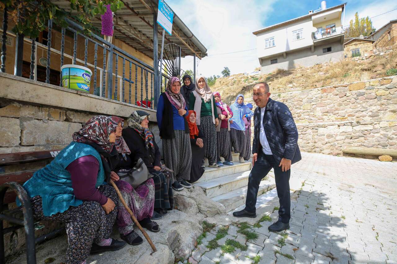Başkan Kavuş’tan 7 mahalleye çıkarma! Konyalıların taleplerini yerinde dinledi 6